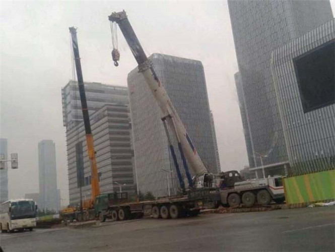 巩留县“自动找平”—— 吊车的 “平地神器” 技术